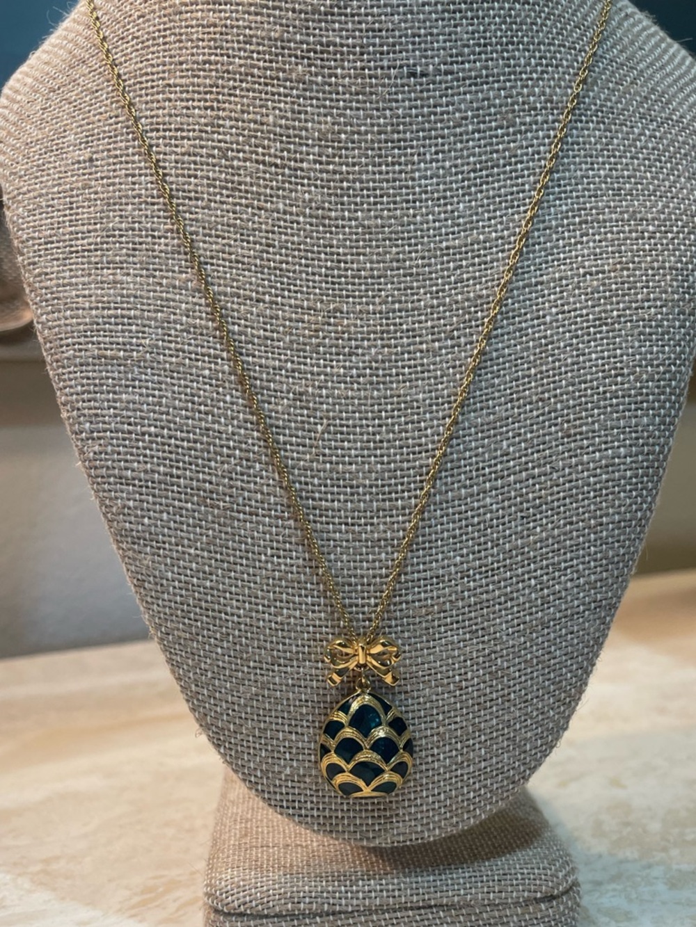 Avon Gold-Tone Bow Necklace with turquoise Enamel Teardrop